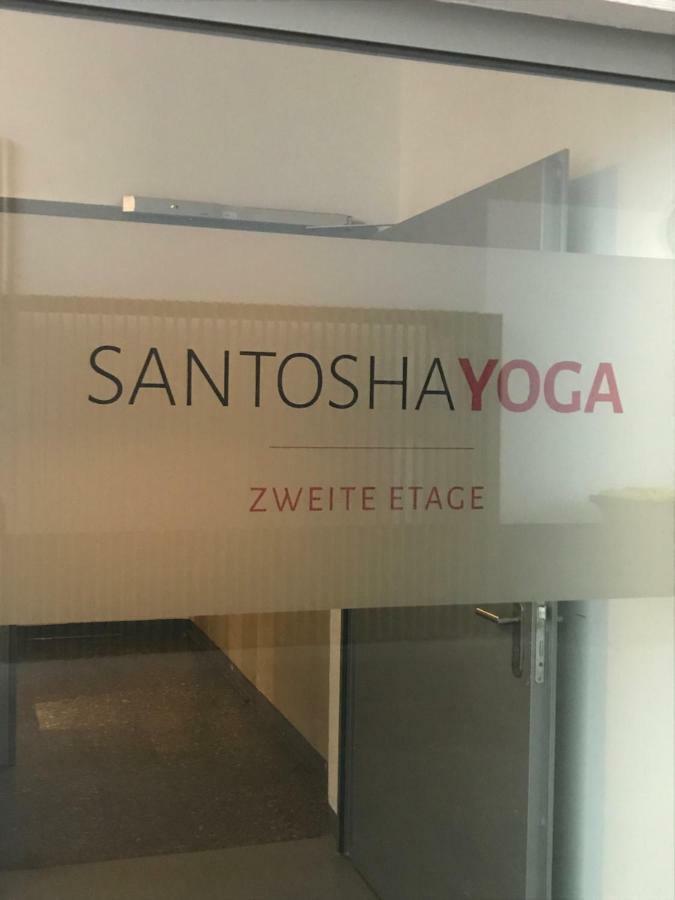 Apartment In Der Yogaschule โคโลญ ภายนอก รูปภาพ